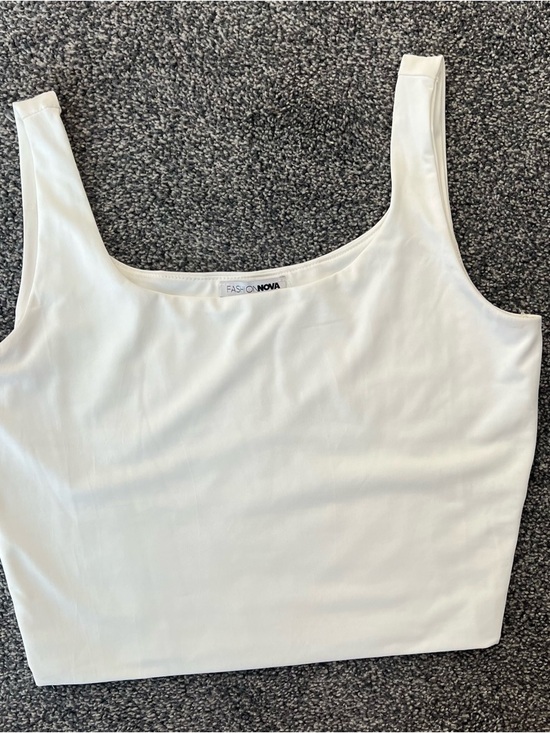Fashion Nova Tops - Fashion Nova White Scoop Neck Cropped Tank